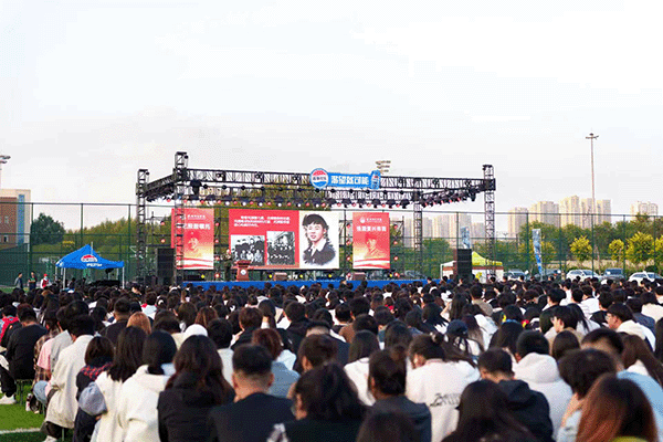 学校开展“学习雷锋精神 赓续红色血脉”专题报告会